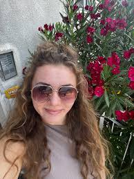 What private rooms are available for rent in Redding for a nursing student?