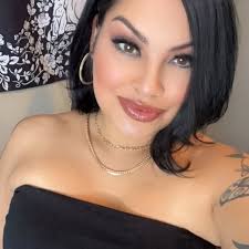 Stephanie Bracamonte's Instagram, Twitter & Facebook