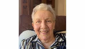 Elise Geyer's Instagram, Twitter & Facebook