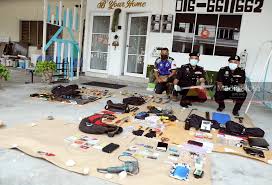 Balai polis melaka tengah polis diraja malaysia jalan banda kaba 75450, melaka. Lelaki Diberkas Buat Kali Ke 101 Aktif Menyamun Dengan Teman Wanita Utusan Digital