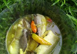 Tata ikan dalam piring, taburi topping, beri kuah, dan siram dengan minyak. Cara Praktis Membuat Pempek Ikan Barakuda Anti Gagal Kreasi Resep Ikan