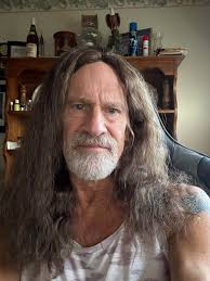 Introduction of a happy hippie