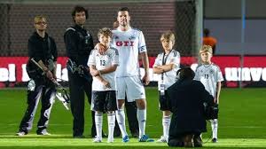Dünyaca ünlü eski alman futbolcu michael ballack'ın oğlu emilio ballack, portekiz'de geçirdiği trafik kazası nedeniyle 18 yaşında hayatını kaybetti. M Ovc40uzi126m