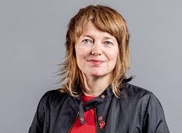 Före 1990 kallade man sig vänsterpartiet kommunisterna, men bytte namn efter murens fall. Malin Bjork Vansterpartiet