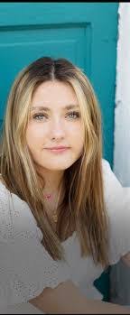 Danielle Riemer's Instagram, Twitter & Facebook