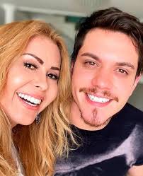 1,439,838 likes · 148,639 talking about this. Joelma Posta Foto Com Filho Gato E Fas Vao A Loucura Sbt