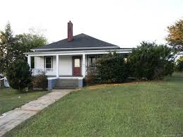 C 1900 Foreclosure In Hickory Nc Under 45k Off Market Foreclosures Old Houses Hud Homes