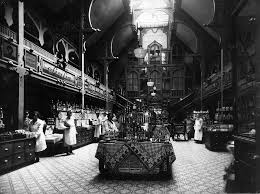 En 1892 Geoffroy Guichard Devient Proprietaire D Une Epicerie Situee Dans L Ancien Casino Lyrique De Saint Etienne D Ou Le Nom D Lyrique Saint Etienne Casino