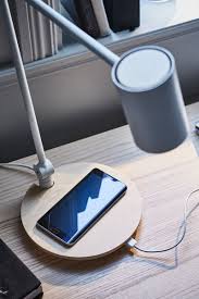 Riggad Arbeitsleuchte Led Mit Ladefunktion Weiss Ikea Deutschland Arbeitsleuchte Led Handy Ladestation