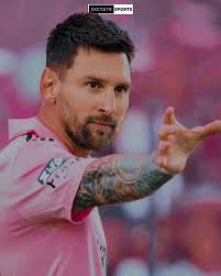 Lionel Messi just scored 3 goals in 40 minutes against Eibar 🤯 Describe  him in 3 words ⬇️