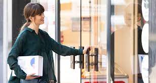 La poste paris louvre est ouverte en continu du lundi au samedi de 8 h 00 du matin à 6 h 00 le lendemain. Reouverture Progressive Des Bureaux De Poste Le Samedi