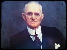 Summer holidays are coming! A couple of amazing Single-8 Lossauchrome100D  will save our memories for 2025. The picture and video of the screening are  from our last summer holidays 2024 movie. Just