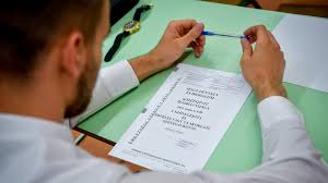 A korábbi évek angol érettségi feladatlapjai, hanganyagai és megoldásai az alábbi linkekről tölthetők le. Index Belfold Csak Irasbeli Erettsegi Lesz Majus 4 En Kezdodnek A Vizsgak