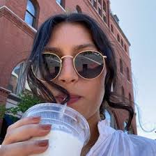 Liana Robles's Instagram, Twitter & Facebook