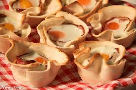Le pietanze servite nei cestini di pane, oltre ad essere scenografiche, sono consigliate per evitare il pane contenente lievito, il suo peso è di solo 60 gr. Cestini Di Pane Con Uova E Pancetta Cookthelook