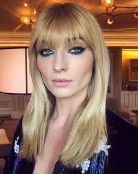 Plus, hair secrets from 'game of thrones.' after years of going from red to blonde and back again, turner's hair was fried, damaged, and needed a break. Sophie Turner New Hairstyle 2019 Sophie Turner Just Cut Her Hair And Got Bangs