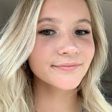 Molly Hoff's Instagram, Twitter & Facebook