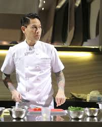 Video tersebut meliputi perkenalan chef juna, perjalanan karier chef juna, pengalaman bekerja chef juna, alat dan peralatan memasak, jenis pisau dan kegunaannya, tahap persiapan dan pemilihan bahan makanan, teknik mengupas, teknik memotong sayuran, teknik memotong daging, teknik fillet ikan kakap merah. Chef Chef Indonesia Yang Terkenal Melalui Program Televisi Merahputih