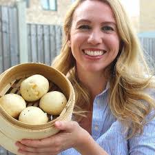 Leigh Lawrence's Instagram, Twitter & Facebook