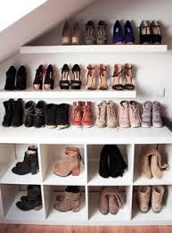Schrank Bei Schragen Expedit Regal Und Wandregal Fur Schuhe Und Handtaschen Schuhe Organisation Expedit Regal Kleiderschrank Ideen