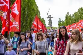 .адольфа гитлера для трансляции на сайте «бессмертный полк россии», подписав ее одним из пользователей, разместивших фото гитлера на сайте акции «бессмертный полк». V Seti Obsuzhdayut Foto Gitlera V Bessmertnom Polku Na Mamaevom Kurgane Obshestvo Sobytie Obshestvo Aif Volgograd