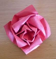Un Origami Facile Fleur A Offrir Ou Pour Vous Amuser Tout En Creant De Belles Choses Archzine Fr Origami Facile Origami Fleur Origami Facile