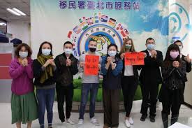 刻 餐廳換氣被索價幾萬 食衞局稱檢討 六旬漢打兩劑科興後確診 港星旅遊氣泡 逢巨變恐再爆 旅業盼盡快推來港易振興經濟 澳門單日3.4萬旅客入境. ç™¾è¬è¨‚é–±çš„ç¾Žåœ‹youtuberèŽ«å½©æ›¦ç²å¾—å°ç£ å°±æ¥­é‡'å¡ Black Air Now