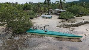 What troubling clue was found in the narco-sub washed up in Solomon Islands?