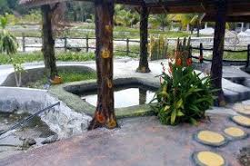 Tempat pemandian air panasnya bertingkat dari yang paling adem hingga yang paling panas, pas biuat yang mau refreshing melepas penat, ada wahana waterboom, ada spot foto di atas. Destinasi Kolam Air Panas Di Sekitar Selangor Kuala Lumpur