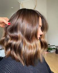 Avec lui vous ne vous limitez pas à une seule couleur et votre coiffure est toujours originale! 30 Nuances De Cheveux Caramel Qui Nous Font Fondre