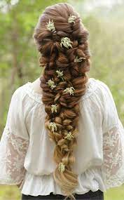 Medieval Inspired Braided Hairstyle With Flowers So Beautiful Medieval Hairstyles Renaissance Hairstyles Braids For Long Hair