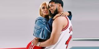 Parece que la 'bebesita' y su novio de hace años están en problemas. Super Romantico Anuel Aa Celebro Su Cumpleanos Con Su Bebecita