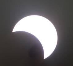 L'éclipse correspondait à un alignement quasi parfait de la terre, de la lune et du soleil. Cote D Or Evenement Esbarres Ils Avaient Pris Rendez Vous Avec La Lune Et Le Soleil