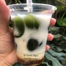 Selain itu, modal yang dibutuhkan untuk menjual minuman ini juga tidak terlalu besar. Es Cincau Hijau