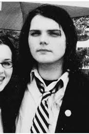 Gerard Way 3 I Didn T Mind His Long Hair Tbh He S A Cutie No Matter What He Does My Chemical Romance Gerard Way Girls Be Like