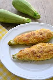 Zucchine ripiene con ricotta e formaggio (nel mio caso fontina valdostana) con una generosa spolverata di zucchine ripiene, prima cotte col bimby/thermomix e in ultimo messe in forno, in. Zucchine Ripiene Con Patate Cucina Che Ti Passa