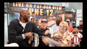 Lamar odom beat aaron carter in a friday night celebrity boxing fight, if we can call it that. Lamar Odom Vs Aaron Carter Fight Live Stream How To Watch Boxing Start Time Tv Channel Cleveland Com