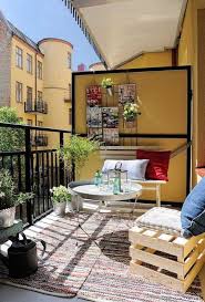 Un piccolo giardino posto a bordo parete. 15 Idee Per Arredare Un Balcone Piccolo Con Orginalita