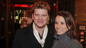 Still married to his wife selly vermeijden? Opnieuw Klap Voor Beau Van Erven Dorens Echtgenote Ernstig Ziek Het Parool
