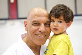 מזל טוב לאחד והיחיד, האיש שהקים את המפעל האדיר הזה שנקרא ''ביטרן-אומנויות  לחימה ותנועה'' אדם שמעבר להיותו מורה דרך עבור רבים הינו מקור השראה וידע  בלתי נדלה. דוגמא לחריצות,השקעה,התמדה ודבקות ואמונה בדרך.