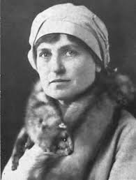 CFUW Victoria History 2014 for IFUW.indd