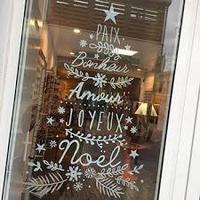 Rentreediscount Le Blog Tuto Special Noel Je Decore Mes Fenetres Au Posca Deco Vitrine Noel Deco Fenetre Noel Deco Vitre