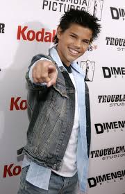 Taylor Lautner S Cutest Red Carpet Moments Taylor Lautner Taylor Lautner Shirtless Sharkboy And Lavagirl