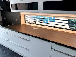 Moderne Kuche In Weiss Mit Design Griffleisten Mega Kuchenwelten Schone Kuchen Gut Gunstig
