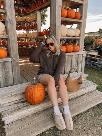 Pumpkin patch season 🎃🍂🤎 Say “DETAILS” to have outfit links ...