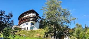 Die wiederauflage berühmter alpenarchitektur der ursprungsbau des travel charme ifen hotels war ein beispiel für die baukunst der dreißigerjahre, bei der die architektur vor die kulisse, in dem fall das malerische alpine hochgebirge im österreichischen vorarlberg. Hotel Kleinwalsertal Travel Charme Ifen Hotel