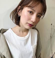 丸顔さんでも幼くならない 前髪ありボブのおしゃれなヘアスタイルを一挙ご紹介 folk 前髪あり 丸顔 前髪 ロングボブ