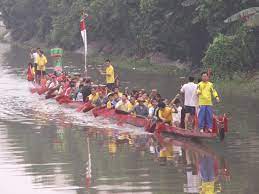 Dragon boat events are proud to say we worked with an enormous array of charities and rotary clubs and have helped raise over £1million per year for the last three years. Datei Dragon Boat Cantonese Jpg Wikipedia