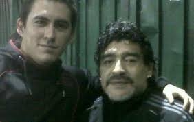 ATENCIÓN BRUNO DEDE EL PENINSULAR QUE JUGÓ FÚTBOL CON MARADONA. Con el  fallecimiento del ídolo mundial de fútbol Diego Armando Maradona salen a  relucir diferentes historias en donde el ahora occiso dejó