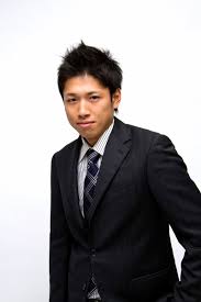 スーツ姿のサラリーマンの写真（画像）｜フリー素材「ぱくたそ」